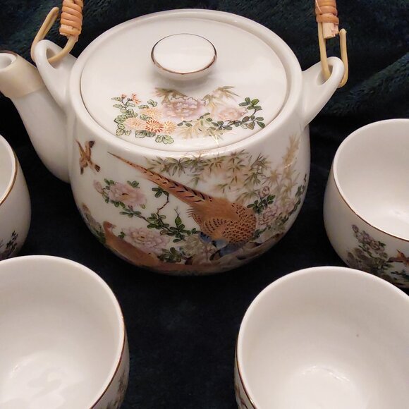VINTAGE JAPAN TEAPOT BAMBOO HANDLE, PEACOCK DESIGN 4 MATCHING CUPS GORGEOUS SET - Picture 9 of 13
